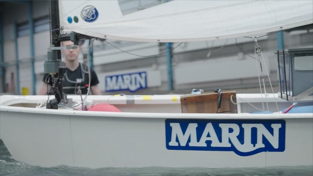 Can a Computer Learn to Sail using AI?