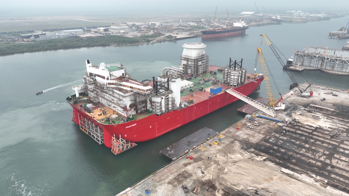 洋書 Ship-Shaped Offshore Installations Offshore Wind Installation Vessel Successfully Launched for