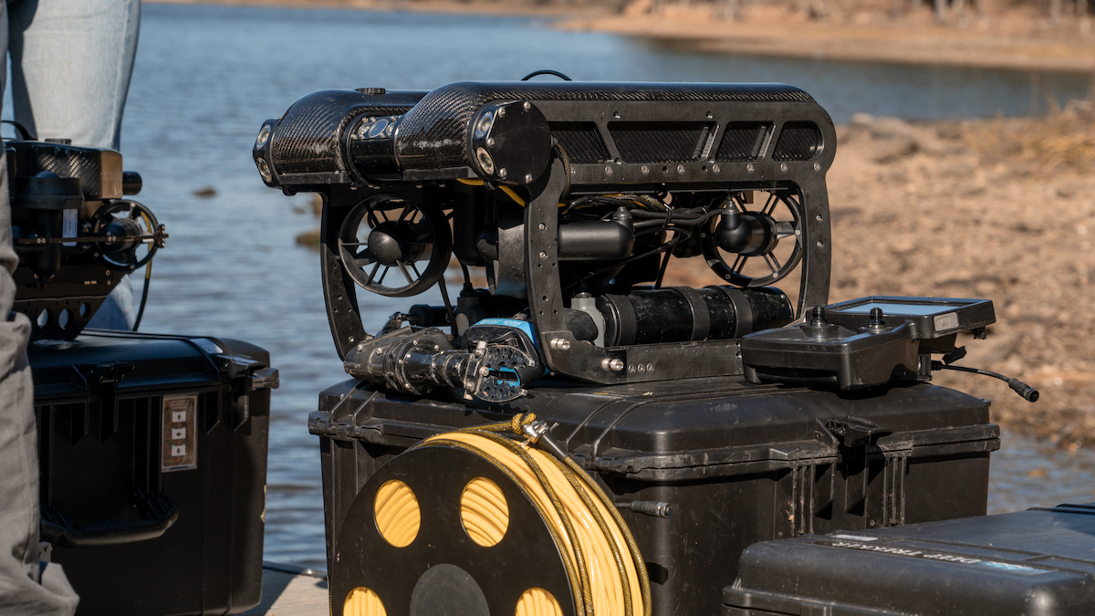Deep Trekker’s PIVOT ROV