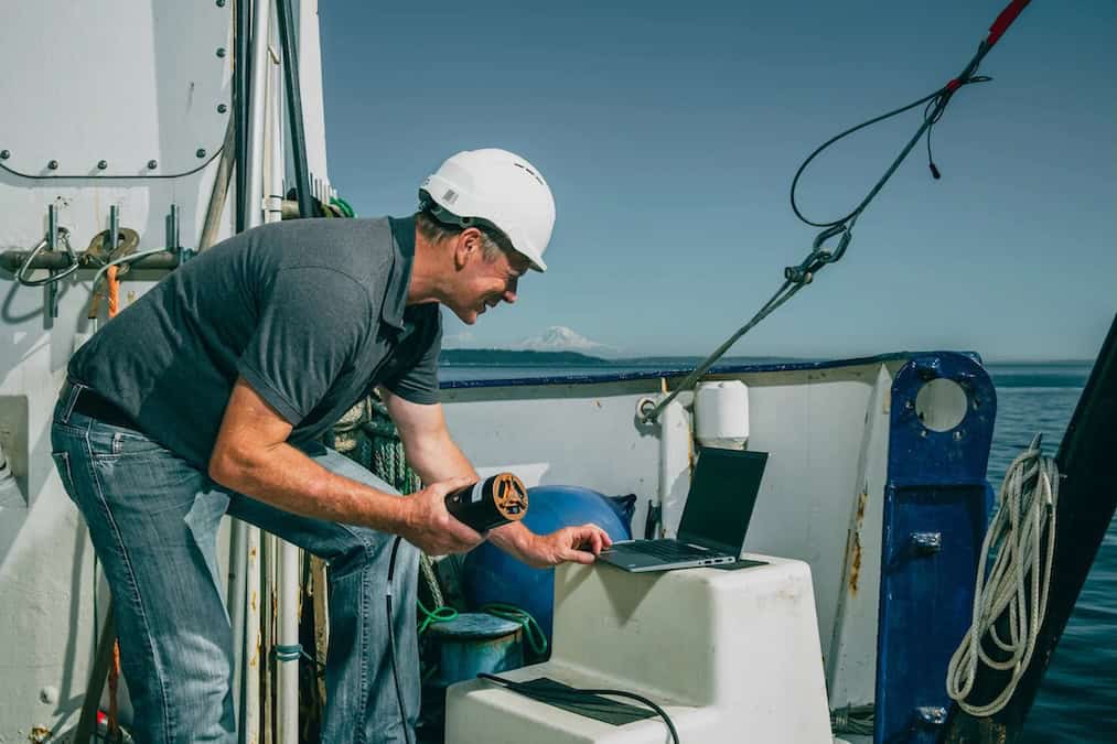 Measuring fDOM with the ECO V2 Optical Sensor