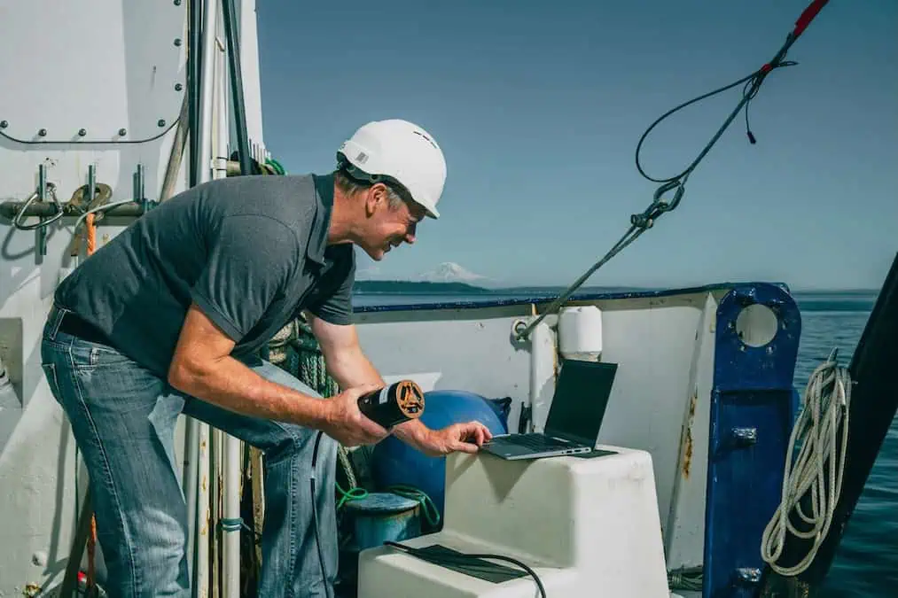 Measuring fDOM with the ECO V2 Optical Sensor